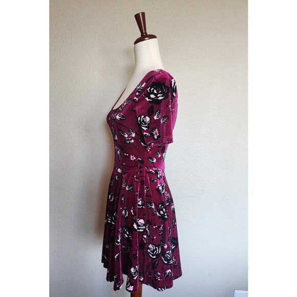 Women's Velvet Floral Skater Dress SZ Small Fairygoth - Picture 2 of 11